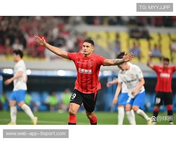 艾克森在成都蓉城训练赛中远射得分,体能恢复理想 艾克森在成都蓉城训练赛中远射得分,体能恢复理想