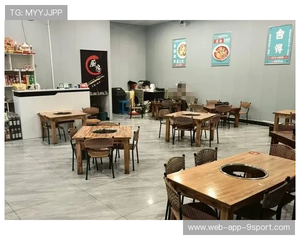 主场周边的餐饮店生意，餐饮店附近适合做什么生意